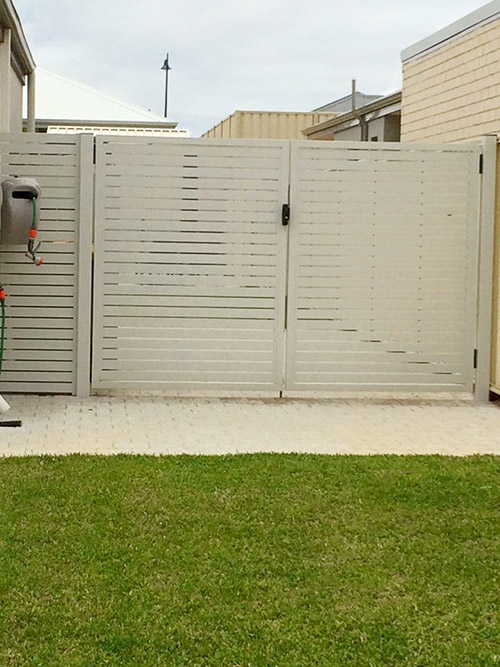 custom aluminium slat gates and fencing